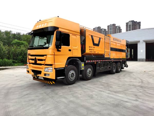A brief analysis on the new road construction equipment fiber synchronous gravel sealing truck